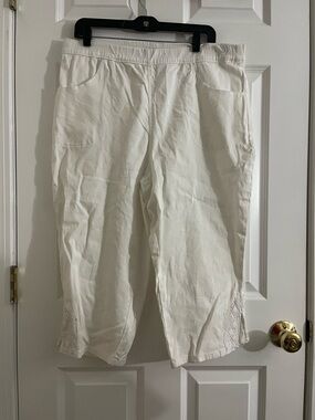 White Mid-Length Knit Capri Pants